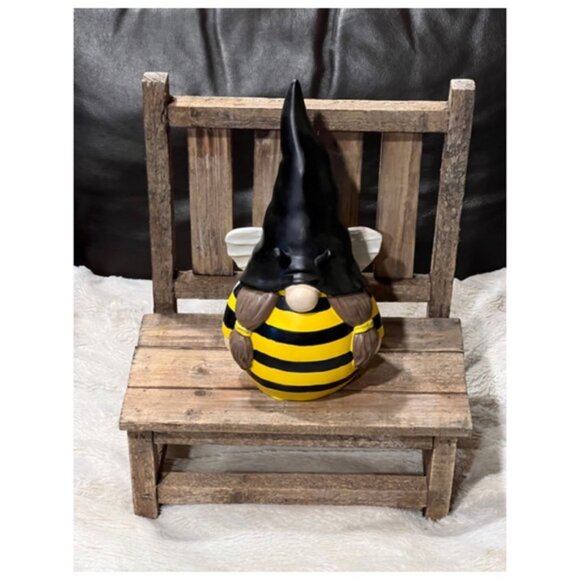 NEW Bumble Bee Gnome Decor 🐝 - Picture 4 of 8
